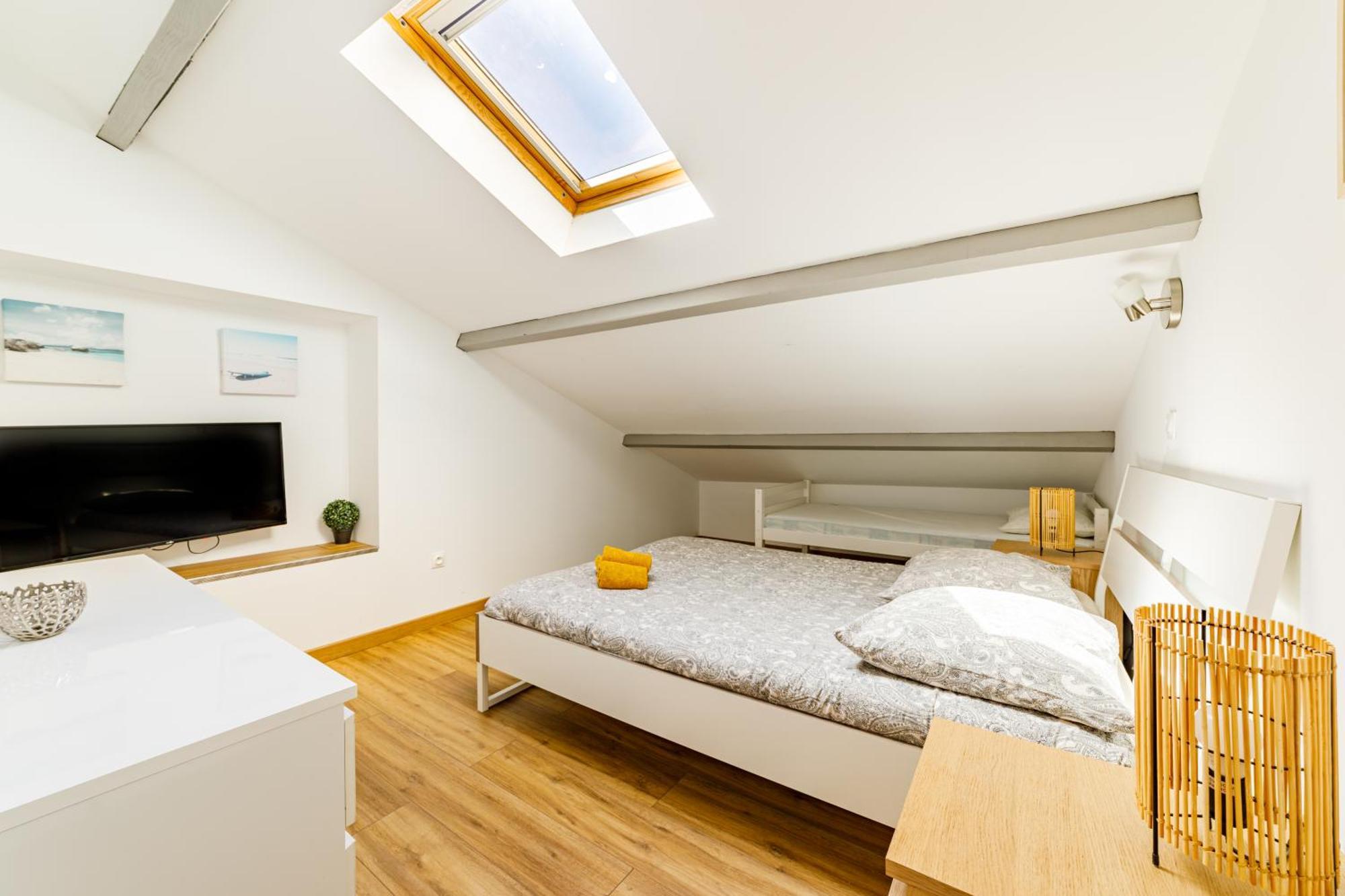 T3 Residence De Tourisme Voltaire Hyères Exteriör bild