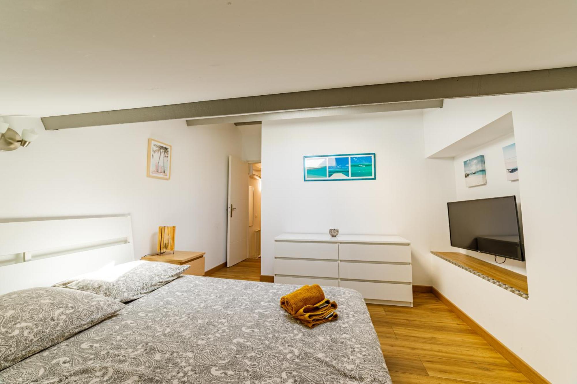 T3 Residence De Tourisme Voltaire Hyères Exteriör bild